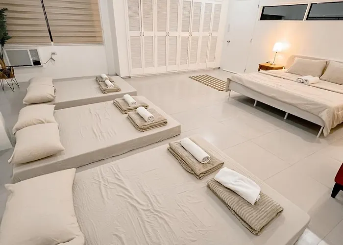 Elegant Family Staycation House - Sleeps Up To 30 Apartment *