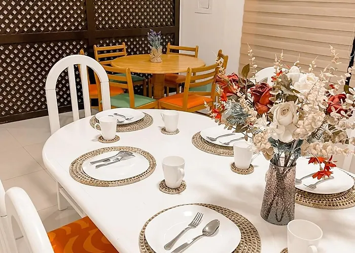 Apartment Elegant Family Staycation House - Sleeps Up To 30 Cebu
