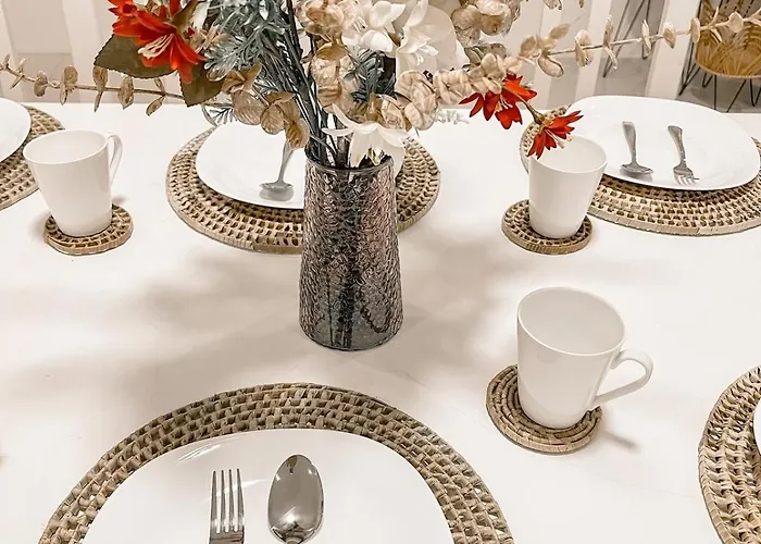 Elegant Family Staycation House - Sleeps Up To 30 Apartment
