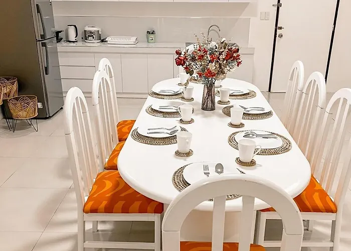 Apartment Elegant Family Staycation House - Sleeps Up To 30