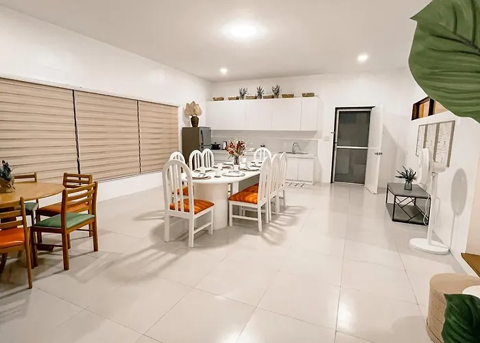 Elegant Family Staycation House - Sleeps Up To 30 Apartment *