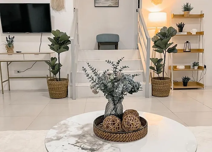 Elegant Family Staycation House - Sleeps Up To 30
