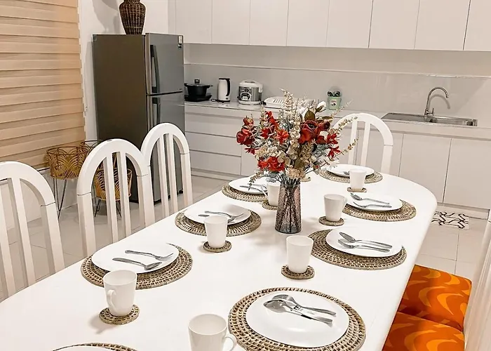 Apartment Elegant Family Staycation House - Sleeps Up To 30 Cebu