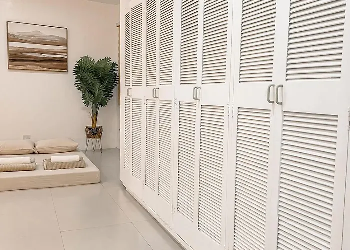 Apartment Elegant Family Staycation House - Sleeps Up To 30