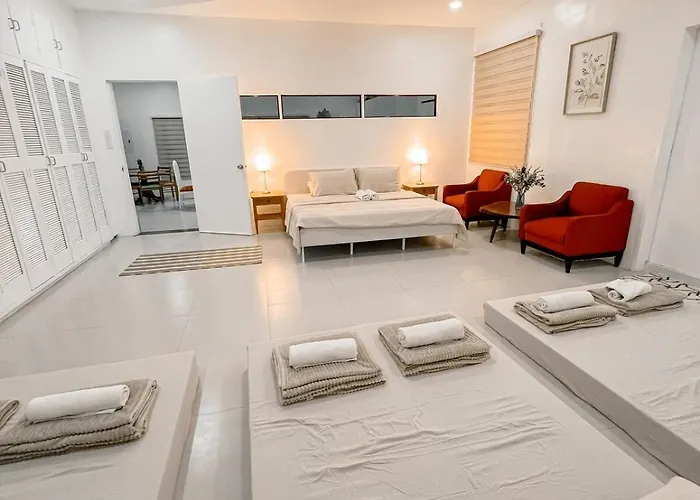 Elegant Family Staycation House - Sleeps Up To 30 * Cebu