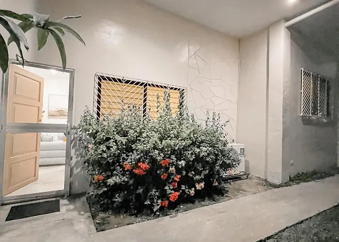 Elegant Family Staycation House - Sleeps Up To 30 *