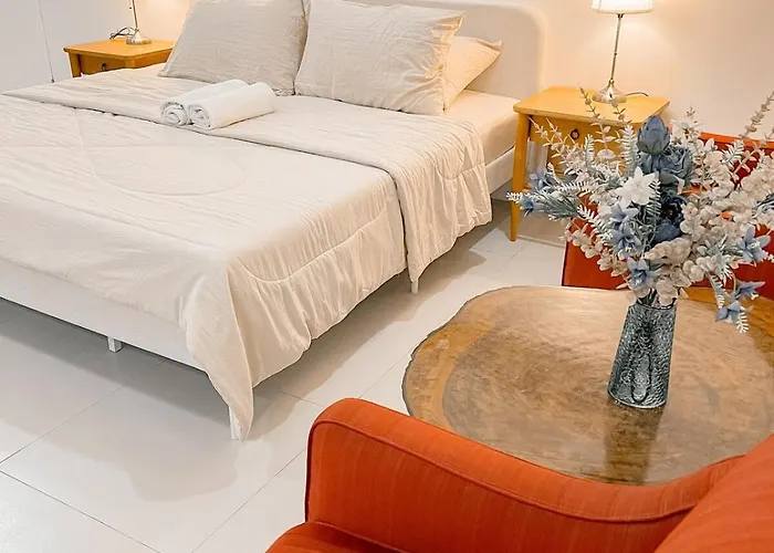 Apartment Elegant Family Staycation House - Sleeps Up To 30 Cebu