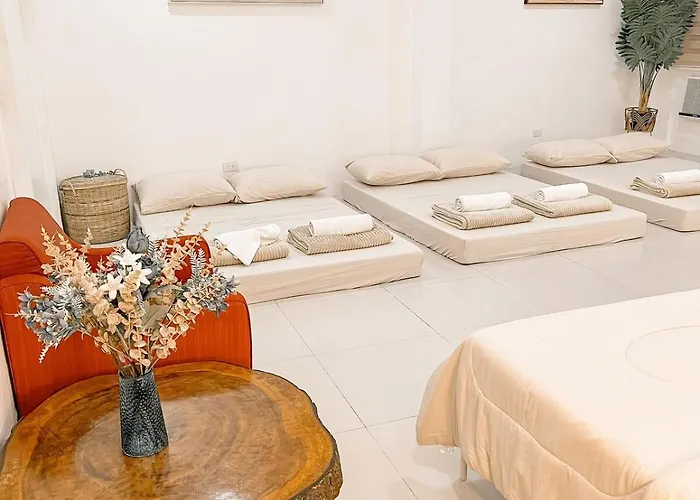 Elegant Family Staycation House - Sleeps Up To 30 Apartment Cebu