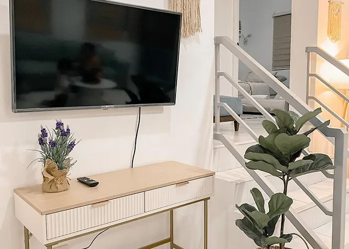 Apartment Elegant Family Staycation House - Sleeps Up To 30