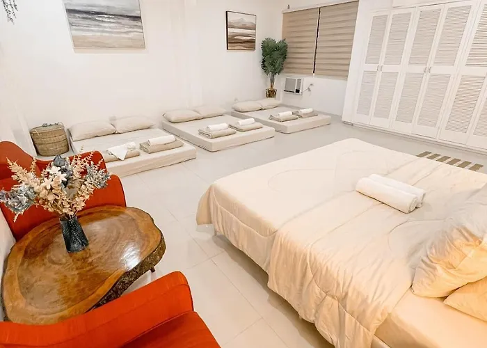 Elegant Family Staycation House - Sleeps Up To 30 Apartment Cebu