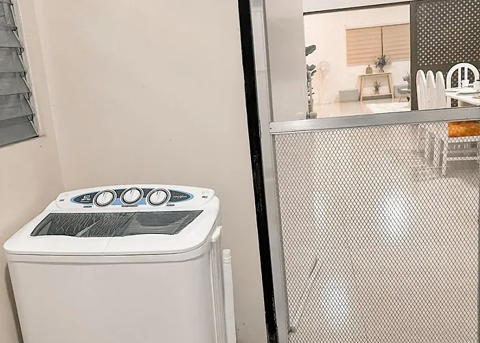 Apartment Elegant Family Staycation House - Sleeps Up To 30