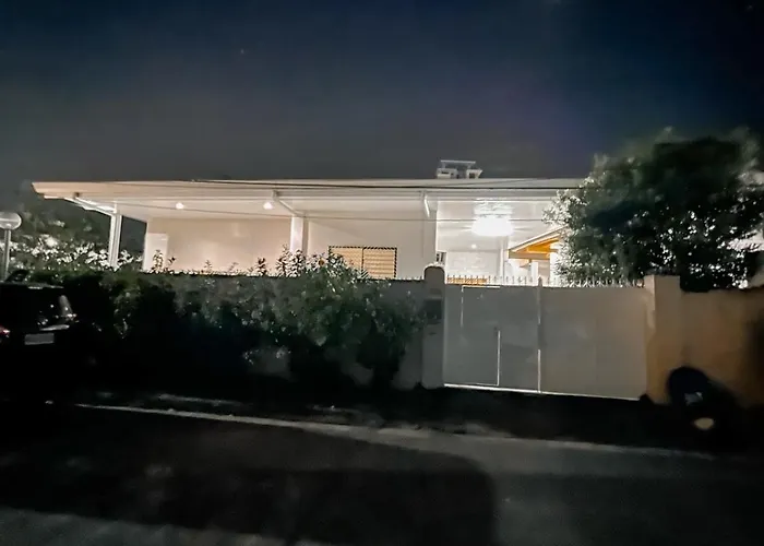 Elegant Family Staycation House - Sleeps Up To 30 Apartment *