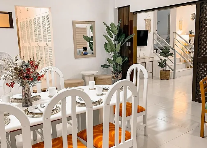 Apartment Elegant Family Staycation House - Sleeps Up To 30 *